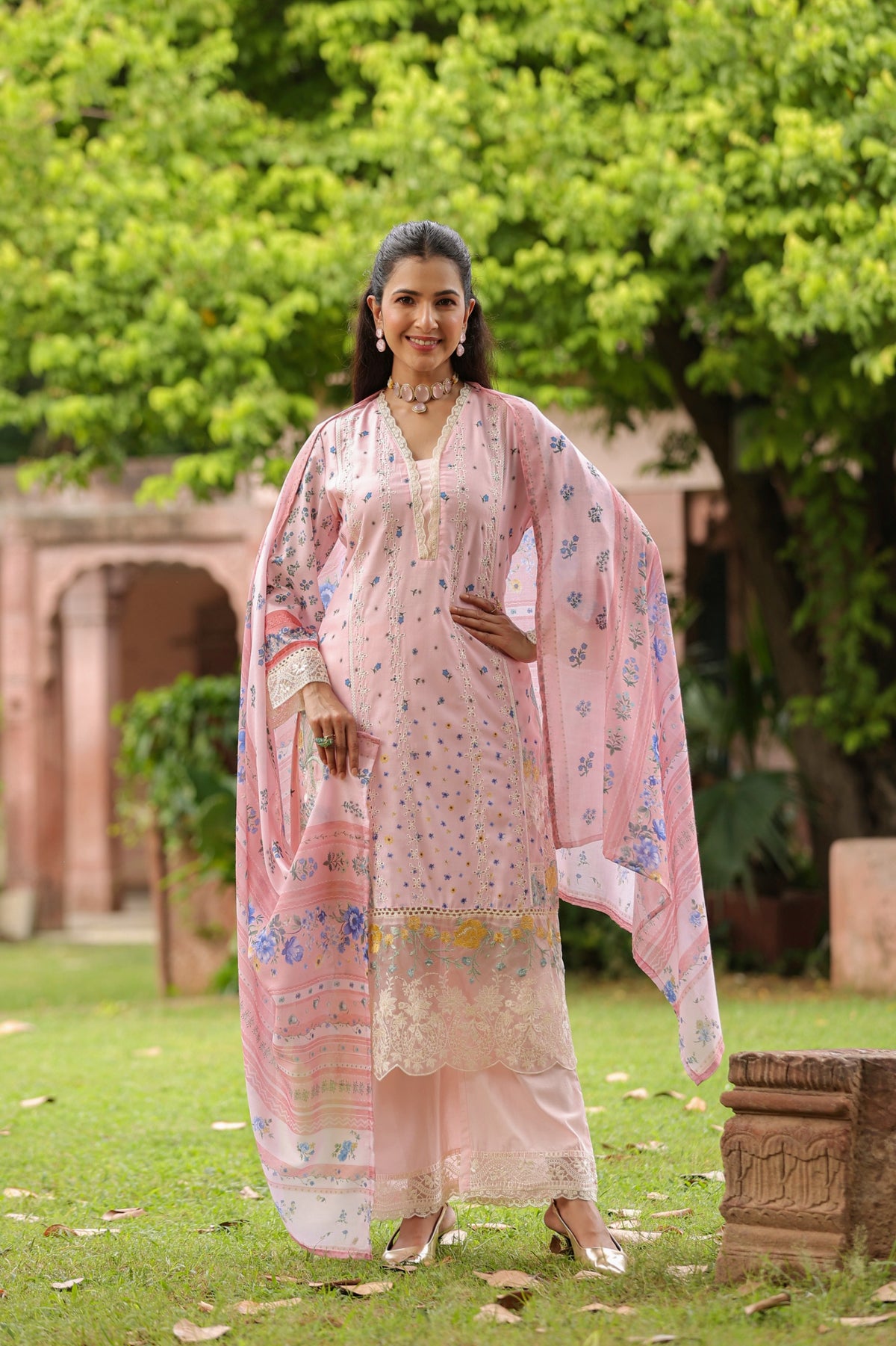 🌸 GULABI MADHAVI — Elegance in Every Thread 🌸