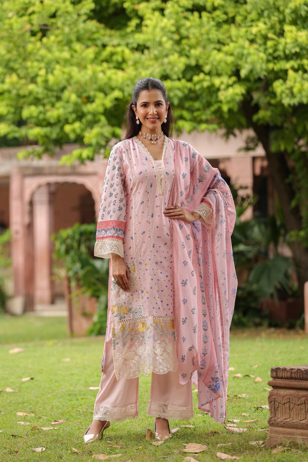 🌸 GULABI MADHAVI — Elegance in Every Thread 🌸