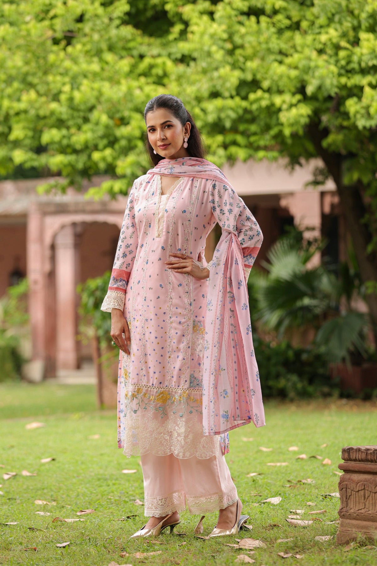 🌸 GULABI MADHAVI — Elegance in Every Thread 🌸